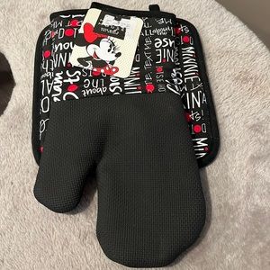 Disney Mickey and Minnie oversized pot holder and mit